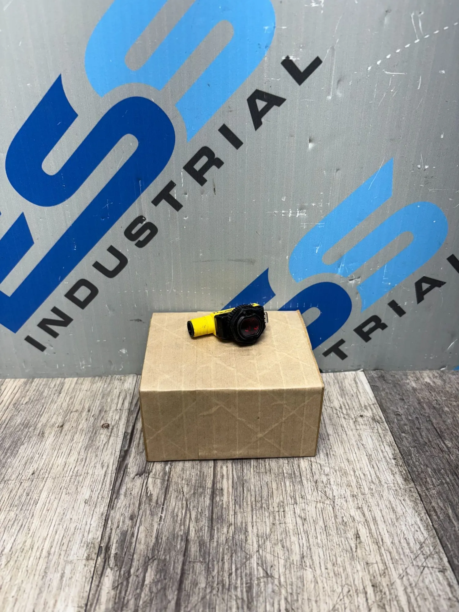 USED BANNER ENGINEERING QS18VP6LVQ8