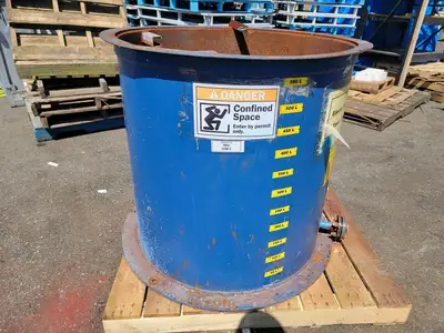 550 L Metal Tank w/ Fittings