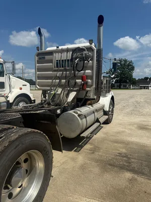2010 KENWORTH T800 TANDEM AXLE Tractor | American Contractors Equipment Supply (3)