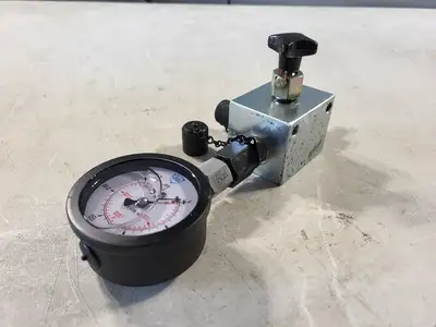 0-3700 PSI Gauge with Metering Block