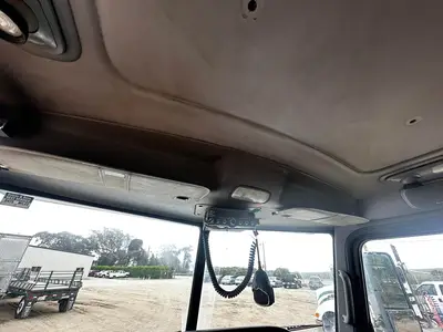 USED 2011 PETERBILT 384
