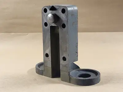 Front Engine Mounts F8L413