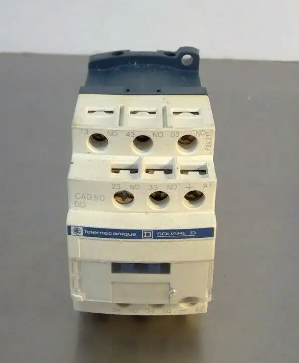 Telemecanique - CAD50 BD - 10A Relay 24VDC w/ Cover 4E-16