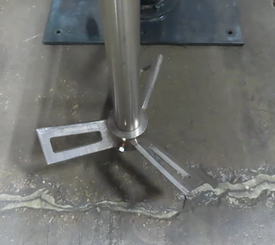 20 hp Dantco Bow-tie Mixer, floor mount, air over oil lift