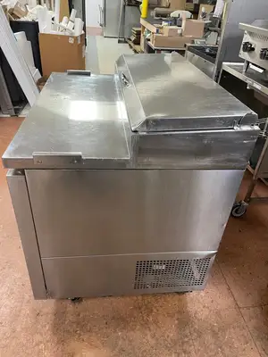 Used Turbo Air Used 44" Turbo Air TPR-44SD Super Deluxe Refrigerated Pizza Prep Table 120V - CC Food Prep Tables Illinois US | Falcon Restaurant Supply #1374983