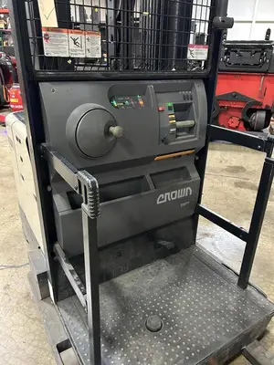 Used 2021 CROWN SP3520-30 Electric Lifters Illinois US | Somerset Equipment Sales #1542856