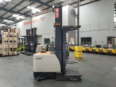 USED 2019 CROWN SP4050-30