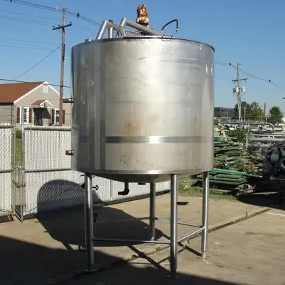 SPC6899  Tank 1000 gallon vertical tank, Stainless Steel, side scrape and paddle agitator, dish
