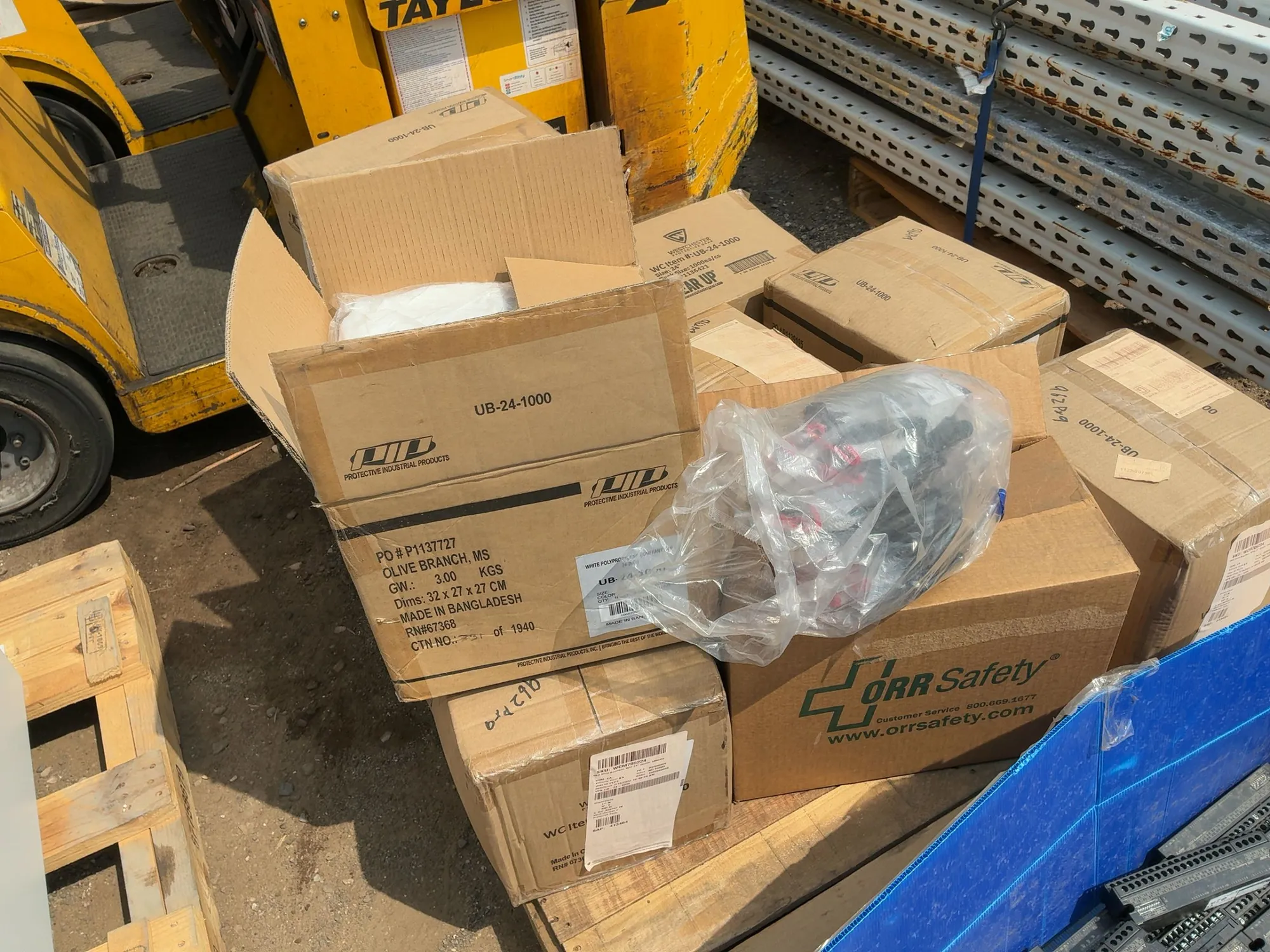 Used _UNKNOWN_ _UNKNOWN_ Apparel, Gloves, Lab Coats Michigan US | Miedema Asset Management Group #1321101