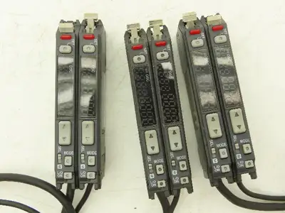 Keyence FS-V31 FS-V32 Fiber Optic Sensor Amplifier NPN 12-24vDC Lot of 3 Sets