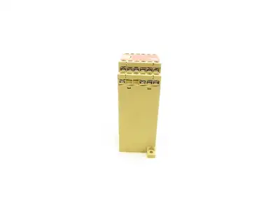 Omron G9SA-TH301 Safety Relay Unit 24V AC/DC 5A 3Pole