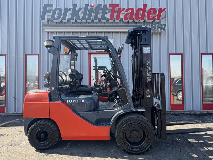 Used 2015 TOYOTA 8FGU30 Misc Forklifts Wisconsin US | Forklifttrader.com #864764