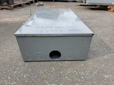 Enclosed Box 37"x20"