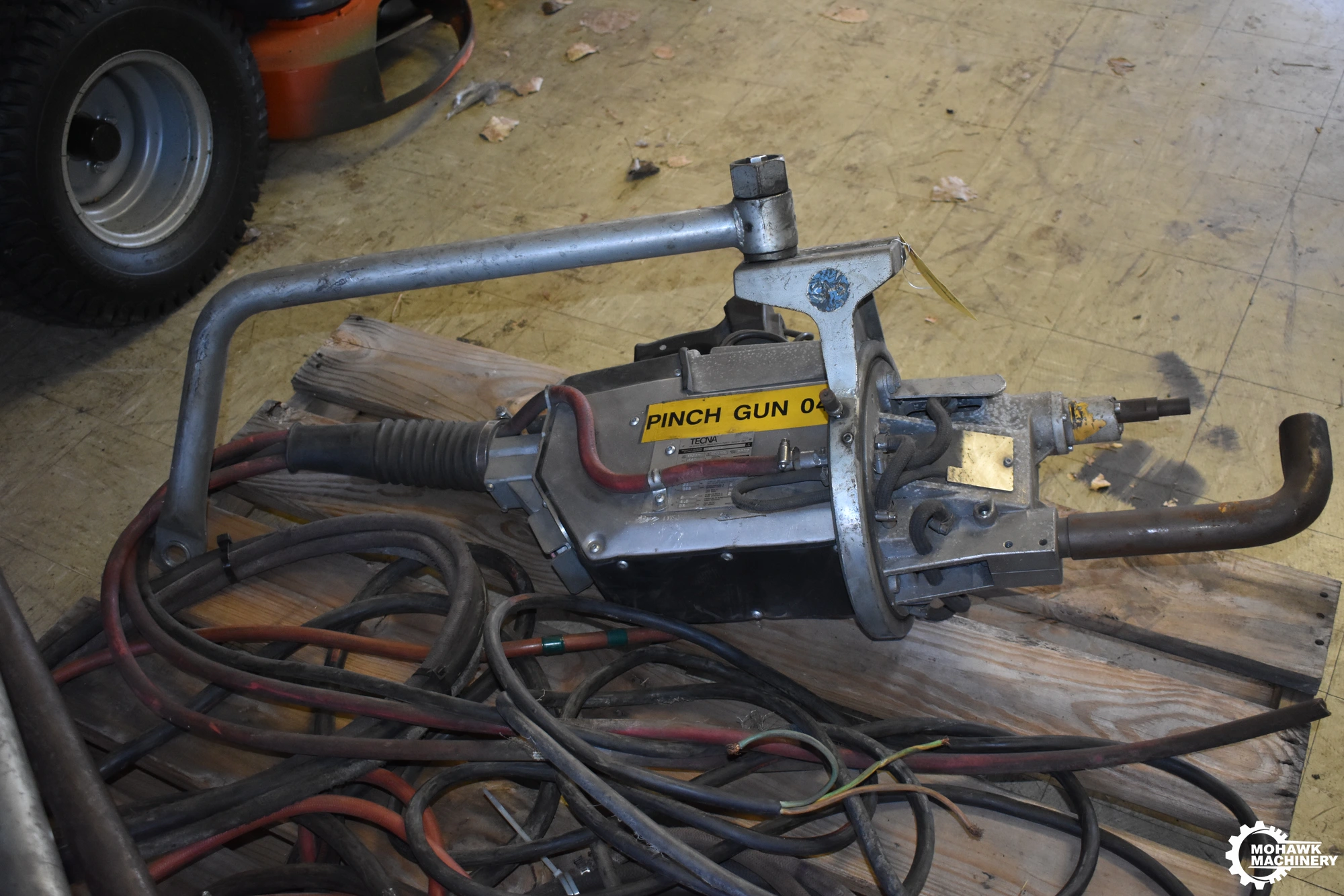 63/23 KVA TECNA "3323A" MEDIUM DUTY AIR-OPERATED PORTABLE WELDING GUN FOR A ROBOT