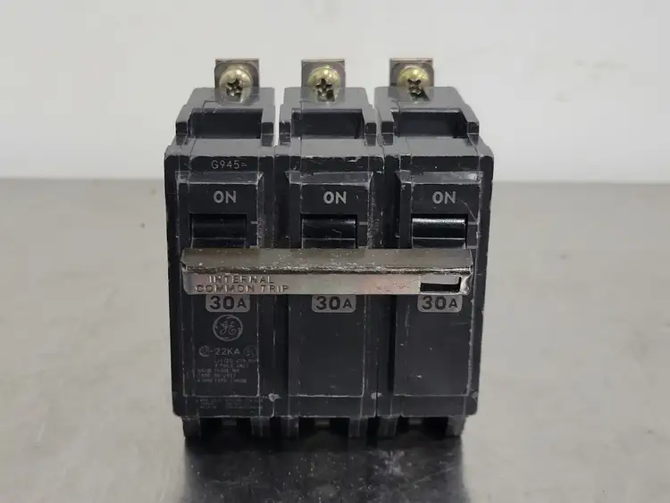 Used GENERAL ELECTRIC THHQB330 Switchgears British Columbia CA | Lenmark #241398