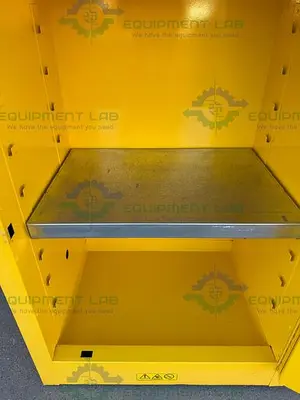 USED JUSTRITE SURE-GRIP EX 12 GALLON FLAMMABLE LIQUID STORAGE CABINET W/ SHELF, KEY