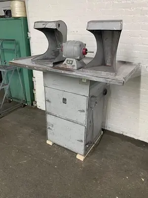 3646-340 RED WING #28H DOUBLE END POLISHING UNIT 1/3 HP- 2 Speed- 1725/3450 RPM, with HANDLER Dust Collector Base