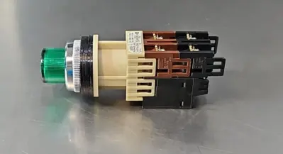 FUJI Electric AH30-L-R11L3 Command Switch. Loc4B-26