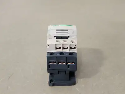 USED SCHNEIDER ELECTRIC LC1D18