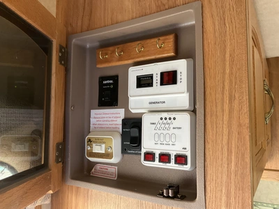 USED 2006 JAYCO GREYHAWK 31