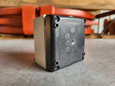 NEW SIEMENS 3SB3 801-0DB3