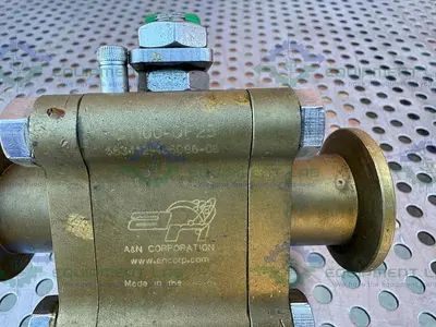 USED A&N CORPORATION C1100-QF25 BRASS BALL VALVE 1X10-8 TORR W/ 1 1/2" SANITARY FITTING