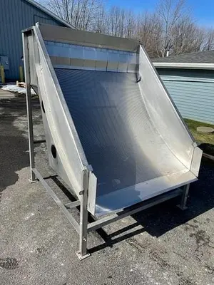 USED TRI-BERRY STATIONARY PRODUCT / WASTE WATER DEWATERING SCREEN 60" WIDE