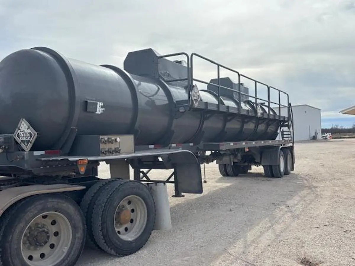 USED 2011 WILCOX FIBERGLASS ACID TRAILER