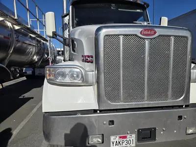 USED 2022 PETERBILT 567