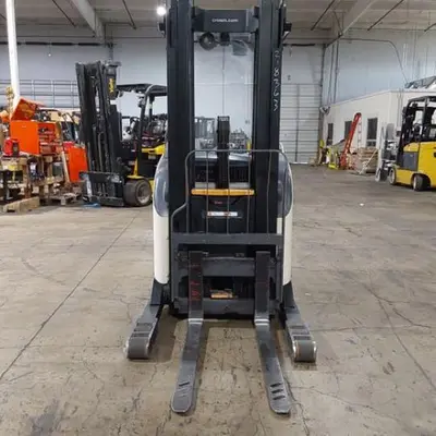 USED 2016 CROWN RR5725-45