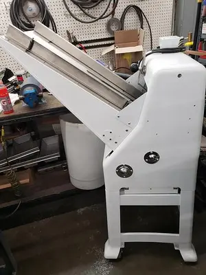 OLIVER 797 Bread Slicer | Harvest Equipment and Fabrication Inc (5)