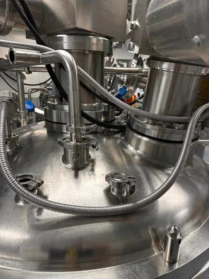 HOLLOWAY 225 Gallon Sanitary Double Motion Reactor REACTORS | EcReCon Inc (7)