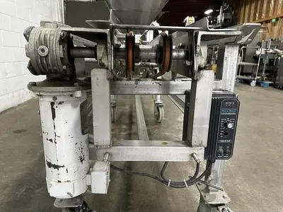 Berry Volumetric Clamshell Filler