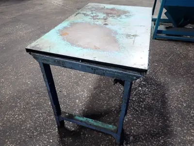 48" X 30" X 34" Table