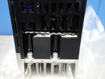 NEW OMRON 3G3MX2A2004V1