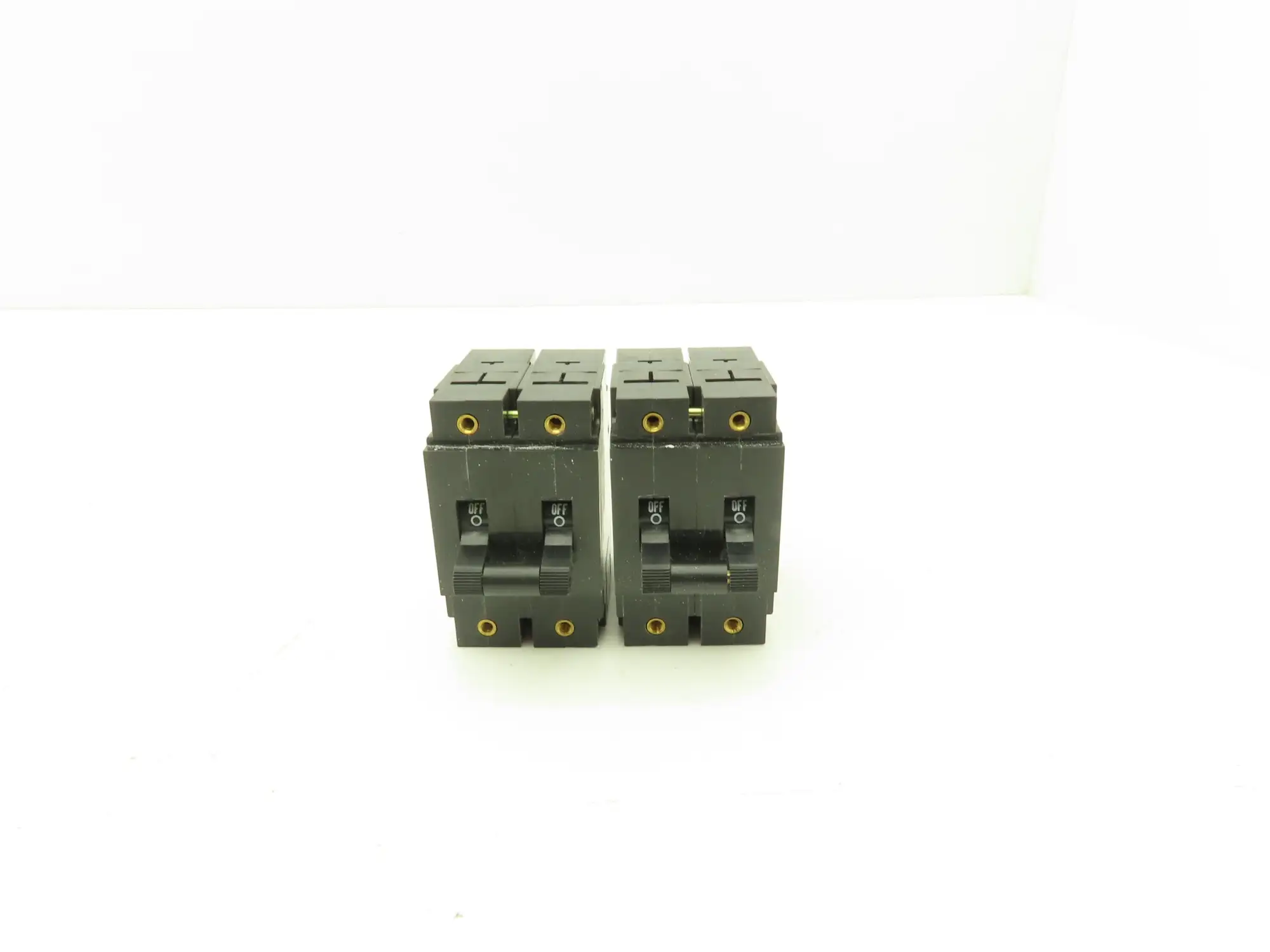 Eaton Heinemann AM2R Circuit Breaker 15A 2 Pole Magnetic Panel Mount Lot of 2