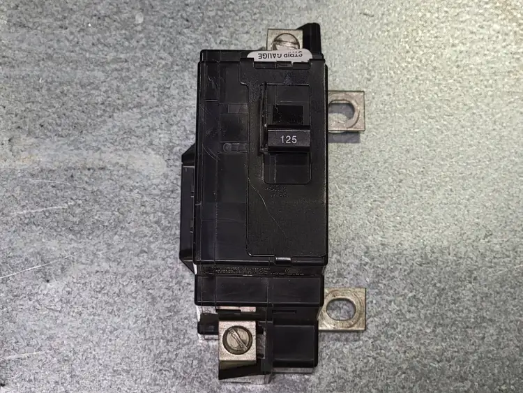 Used SQUARE D QOM125VHL Switchgears British Columbia CA | Lenmark #243472