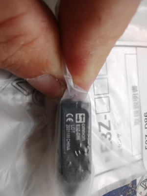 NEW OMRON E3Z-D86