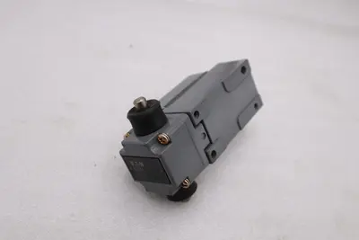 NEW OPEN BOX Eaton E50SB Limit Switch Body Double Pole STK K2113CC 782113290683