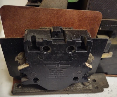 GE NEMA Size 4 General Electric Motor Starter 150 Amp CR205F 3 Poles 115V Coil