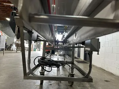 Berry Volumetric Clamshell Filler