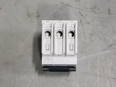 NEW SCHNEIDER ELECTRIC M9F42335