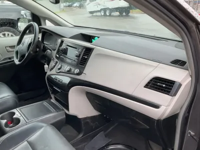 USED 2011 TOYOTA SIENNA