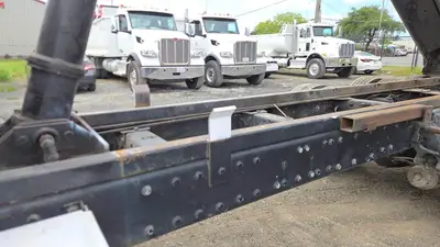 USED 2013 PETERBILT 386