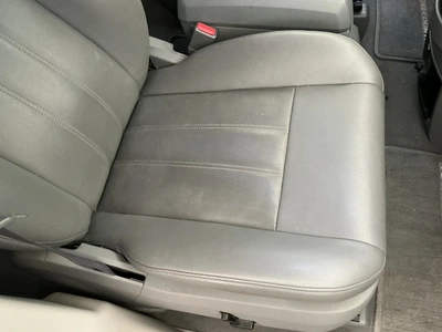 USED 2009 CHRYSLER TOWN AND COUNTRY