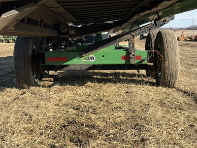 (1) Road Runner 36' dual axle header cart with pin stye hitch, size ST235/85R16 front and rear tires...