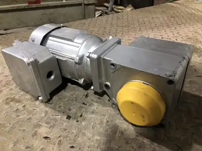 Sumitomo RNYMS02-1220A-G1-50 1/4HP Gear Drive/Speed Reducer 35RPM 50:1 190V 3PH