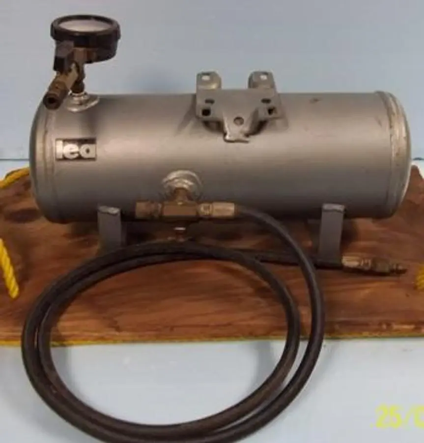 QTY. 1. IEA AIR TANK 17"X6" DIAMETER 0-200 PSI GAU...