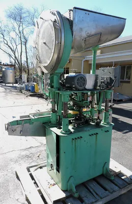 USED RESINA SINGLE CHUCK AUTO CAPPER S-30