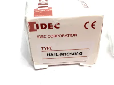 USED IDEC 16MM ROUND GREEN ILLUMINATED PUSHBUTTON, SERVO START BUTTON